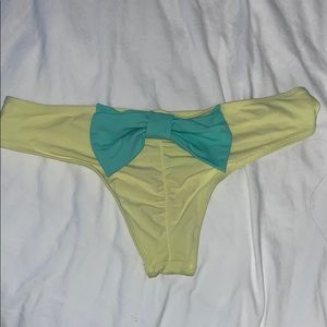 Cheeky bikini bottoms